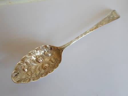 WOW!! 1781 LONDON SILVER BERRY SPOON WITH MAGNIFICENT DETAIL 62.2g   237 YEARS OLD WOW!!WOW!!