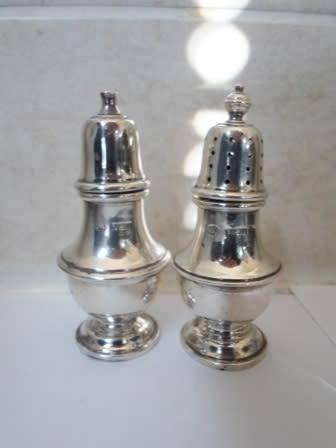 BEAUTIFUL!! PAIR OF 1960 BIRMINGHAM SILVER SALT & PEPPER SHAKERS BY ADIE BROS  52,6g  WOW!! WOW!!