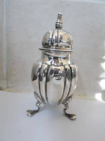 MAGNIFICENT!! 1901 CHESTER SILVER PEPPER SHAKER 39,7g  WOW!! WOW!!