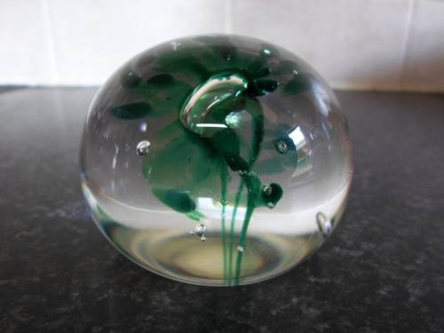 WOW!! AMAZING ISLE OF WHITE GLASS PAPERWEIGHT 60 X 50mm  WOW!! WOW!