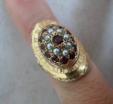 WOW!! LARGE VICTORIAN ETRUSCAN 9ct GOLD, GARNET & SEED PEARL RING SIZE K1/2  8,5g VALUE R8950