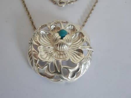 WOW!! LARGE HEAVY STERLING SILVER & TURQUOISE LOTUS PENDANT WITH CHAIN 18,1g  WOW!!