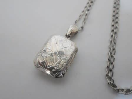 GORGEOUS!! VINTAGE STERLING SILVER LOCKET WITH CHAIN   7,9g   WOW!!