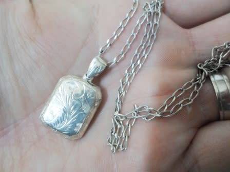 GORGEOUS!! VINTAGE STERLING SILVER LOCKET WITH CHAIN   7,9g   WOW!!