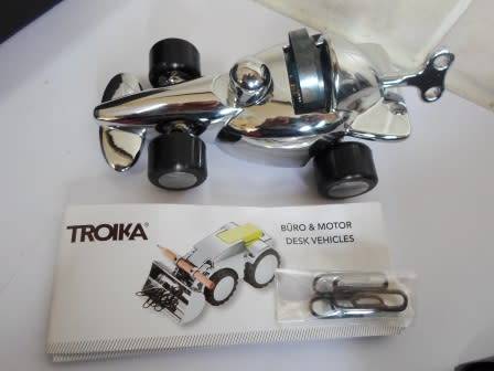 F1 FANS!! BOXED TROIKA WIND UP F1 CAR DESK PIECE DESIGNED BY HAUKE MURKEN & SVEN HANSEN WORKING!!