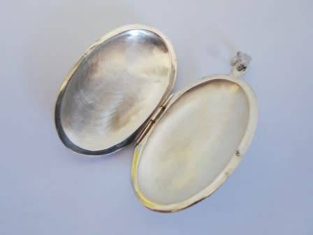 STUNNING!! LARGE STERLING SILVER LOCKET WITH ENGRAVED DETAIL 10,2g WOW!!