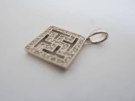 WOW!! BUDDHIST STERLING SILVER & CZ SWASTIKA PENDANT  2,9g WOW!!