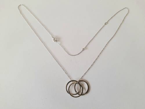 New sterling silver and cz 3 ring pendant and chain 2,5g wow!!