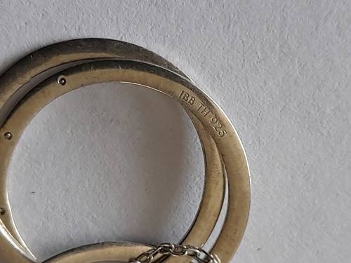 New sterling silver and cz 3 ring pendant and chain 2,5g wow!!