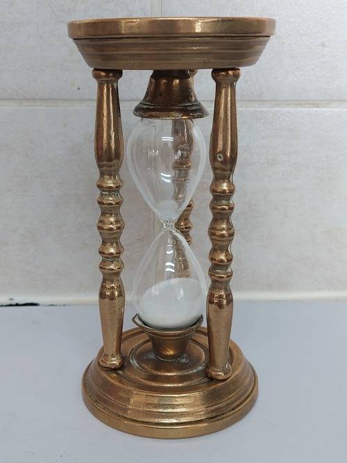 Lovely vintage brass 4min timer glass wow!!