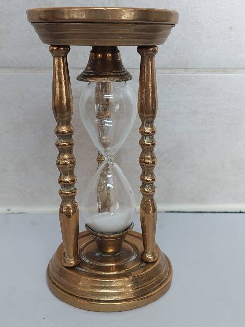 Lovely vintage brass 4min timer glass wow!!