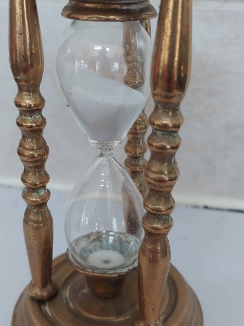 Lovely vintage brass 4min timer glass wow!!