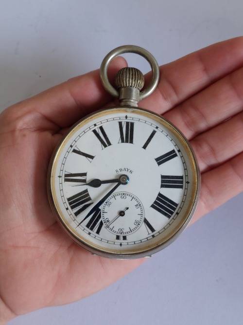 Huge!! Victorian Goliath 8 day pocket watch 100% working Value R4500