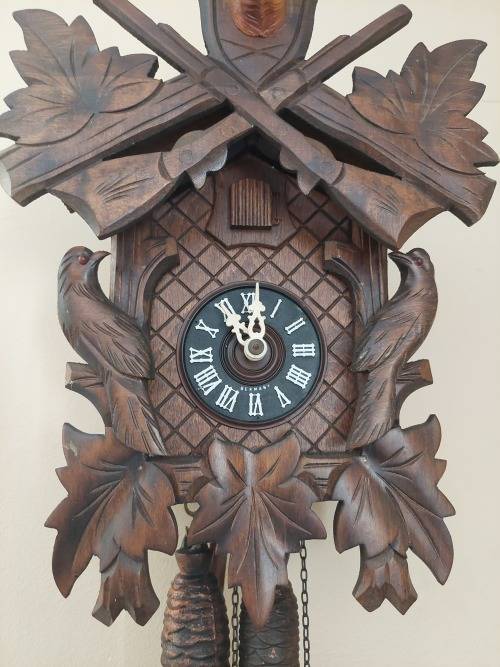Vintage hunter cuckoo clock 100% working amazing condition!!