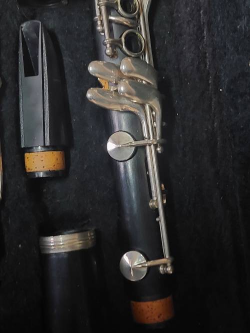 Vintage Artley 18S Clarinet in case, very good condition with reeds Value R2500