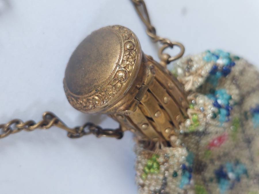 Amazing Victorian beaded concertina purse circa 1900 value R1500