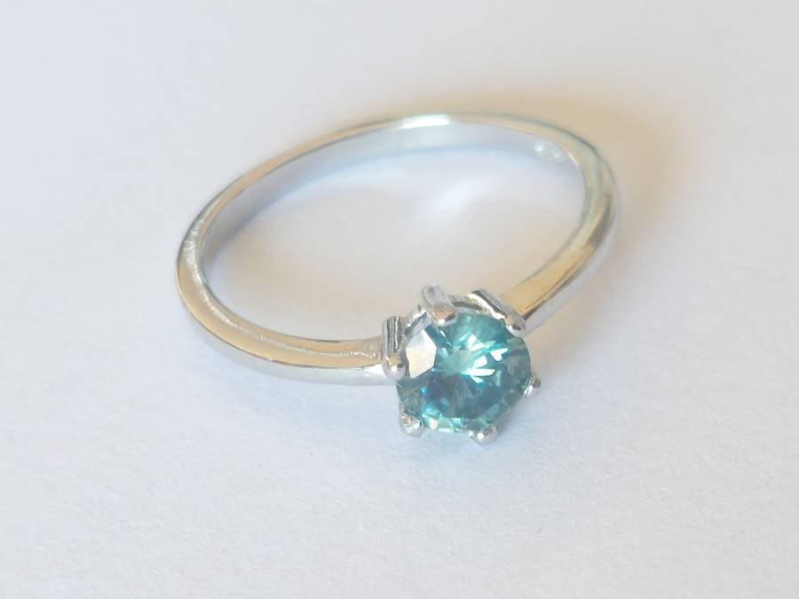Gorgeous!! NEW!! 0,60ct blue Moissanite sterling silver ring 1,8g WOW!!
