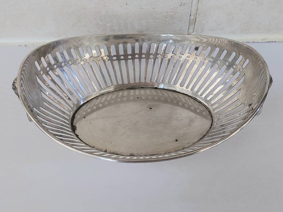 Spectacular 19th century Dutch silver rams head dish 103,1g Value R2500