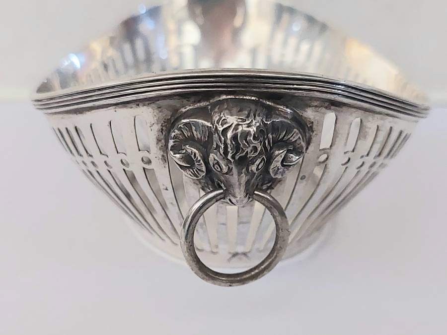 Spectacular 19th century Dutch silver rams head dish 103,1g Value R2500