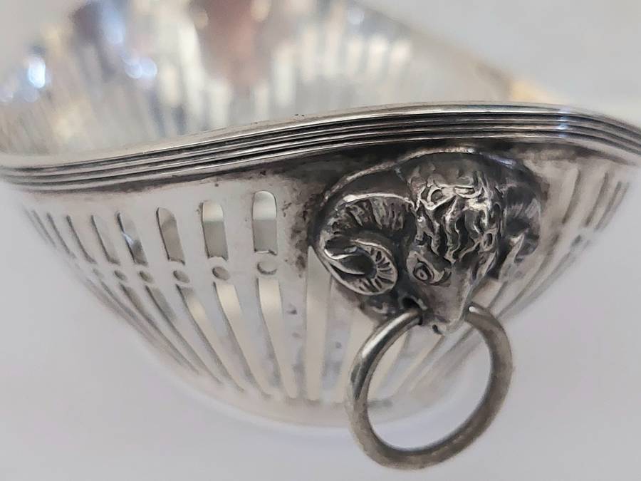 Spectacular 19th century Dutch silver rams head dish 103,1g Value R2500