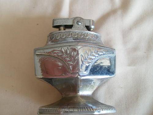 VINTAGE CHROME TABLE LIGHTER