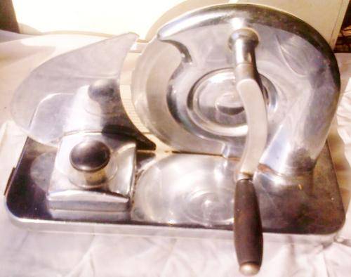 WHAT A FIND!!! Old-time Berda Stainless Steel Bread Slicer in like new condition!!!