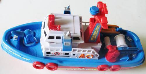Battery Operated SUPER SHIP! Powerful motive Force. Water Squirting. Directional control with Rudder