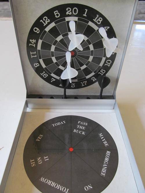 ONLY 1 AVAILABLE *** The perfect gift !!! ***Magnetic dartboard in stunning compact metal case!!!