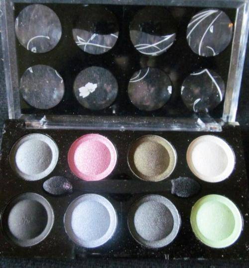 Eyeshadow Kit - Shipping R40 Regadless of amount of items you take