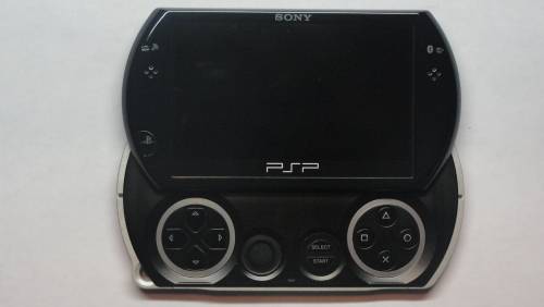 PSP Go Piano Black 16GB (PSP-N1004 PB)
