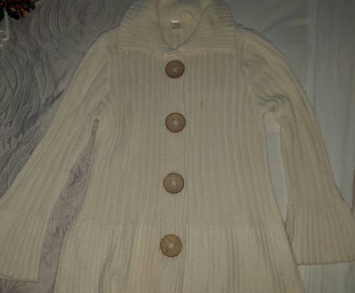 Stay warm with this long beige jersey with huge buttons * Great condition
