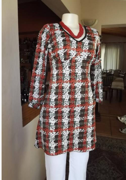 Stunning Empire Style short dress/long top in stretch polyester.Size 34/10.Sequined V neck.New cond