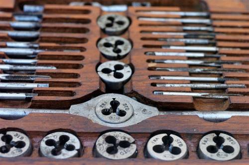 VINTAGE TAP AND DIE SET IN A WOODEN BOX - SIZES 0BA TO 10BA