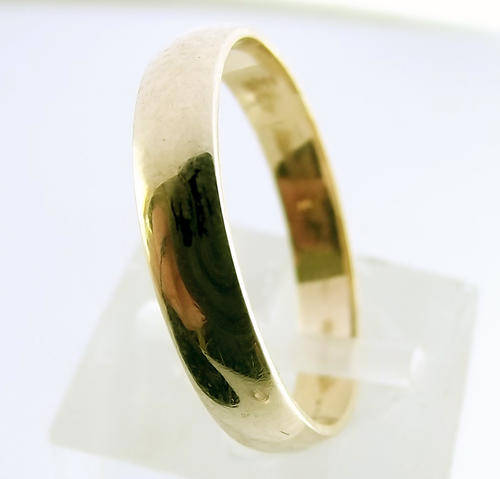 ******Clearance Sale***** 9ct Yellow Gold Wedding/Commitment Band.