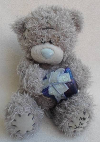 CUTE TATTY TEDDY (ME TO YOU) HOLDING LITTLE GIFT BOX!!