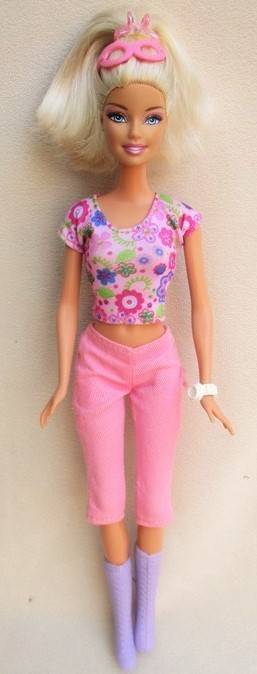 PRETTY MATTEL BARBIE WITH ARTICULATED KNEES!!