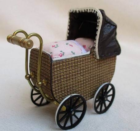 SOUGHT AFTER HEIDI OTT, SWITZERLAND DOLL HOUSE MINIATURE PRAM - SCALE 1/12TH