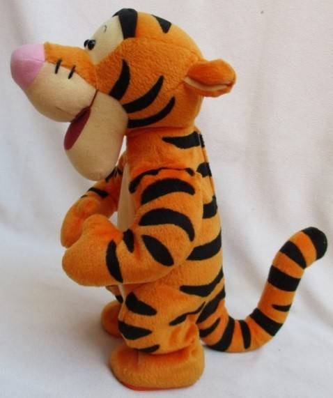 A LARGE VINTAGE 1998 MATTEL BOUNCING, HUMMING TIGGER!!