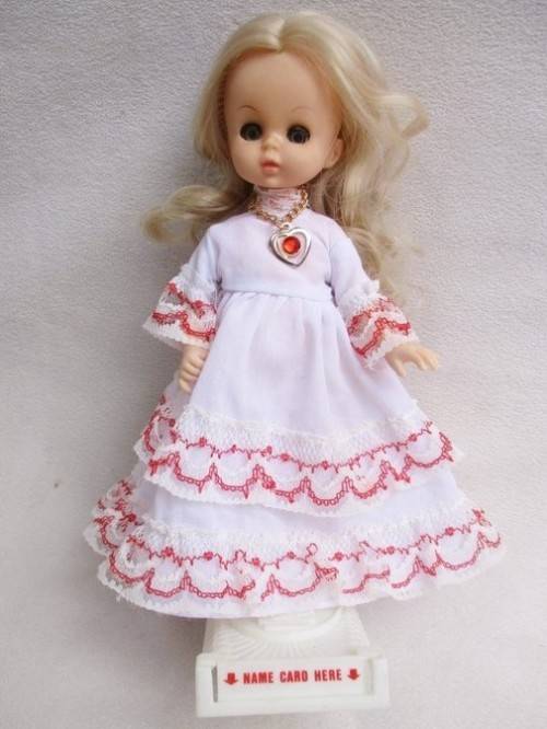 AN EXQUISITE  VINTAGE 'VOGUE? DOLLY IN GREAT CONDITION MARKED 'SYMBOL OF QUALITY HONG KONG'