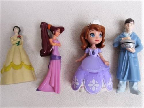 A GROUP OF TWENTY TWO HARD PLASTIC PRINCESSES AND OTHER DOLLIES - GREAT CHRISTMAS DELIGHT!!