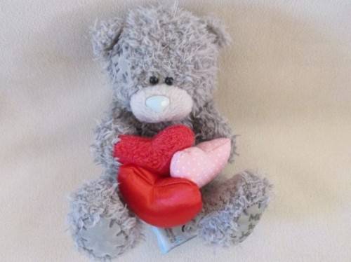 CUTE TATTY TEDDY  (ME TO YOU) HOLDING A BUNCH OF HEARTS