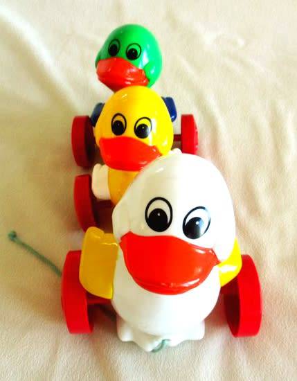 THREE COLOURFUL SIMBA TOYS PULL ALONG DUCKS