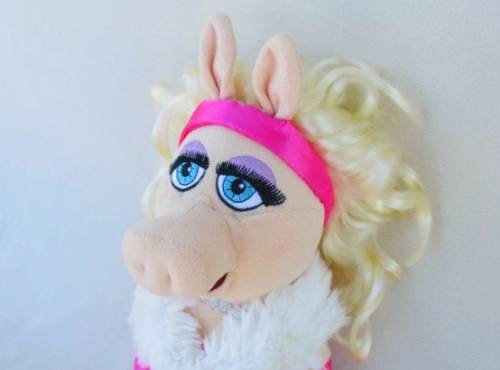 GLAMOROUS DISNEY STORE 53CM TALL MISS PIGGY!!