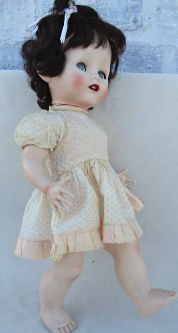 VINTAGE PEDIGREE 'BRIGHTON BELLE' WALKIE TALKIE DOLL  - HEAD AND EYES MOVE FROM SIDE TO SIDE!