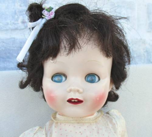 VINTAGE PEDIGREE 'BRIGHTON BELLE' WALKIE TALKIE DOLL  - HEAD AND EYES MOVE FROM SIDE TO SIDE!