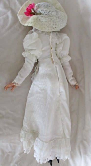 EXQUISITE VINTAGE ART DECO NOUVELLE VOGUE FLAPPER DOLL BY Z & Z - 61CM TALL - VINYL (NOT PORCELAIN)