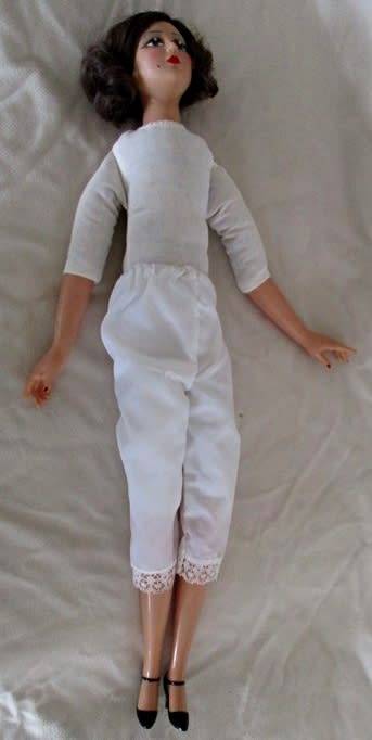 EXQUISITE VINTAGE ART DECO NOUVELLE VOGUE FLAPPER DOLL BY Z & Z - 61CM TALL - VINYL (NOT PORCELAIN)