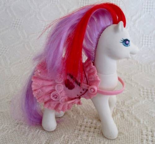 RARE - HASBRO G2 MY LITTLE PONY  - SECRET TALE WITH 'GEMS' IN EYES AND ADDED SADDLE