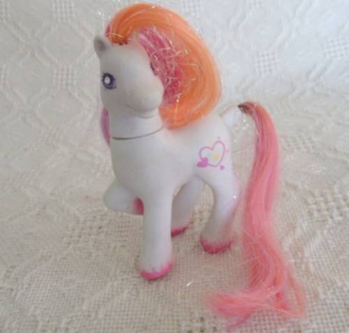 RARE - HASBRO G2 EUROPEAN EXCLUSIVE MY LITTLE PONY  - LIGHT HEART WITH 'GEMS' IN EYES!!