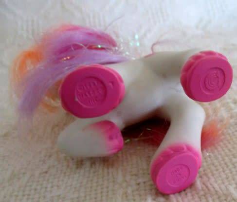 RARE - HASBRO G2 EUROPEAN EXCLUSIVE MY LITTLE PONY  - LIGHT HEART WITH 'GEMS' IN EYES!!